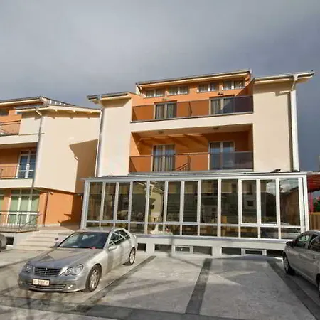 Code ベッド・アンド・ブレックファスト 3*